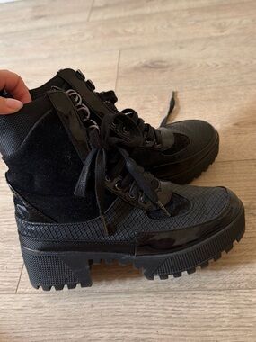 Fashion Nova Women’s Black Platform Lace-Up Ankle Boots